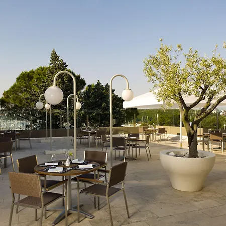 沃迪拉普拉公园广场酒店 普拉