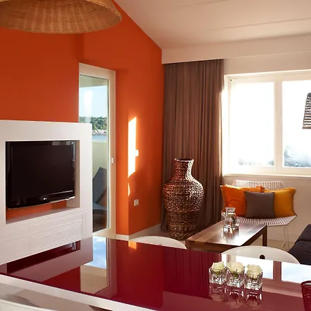 沃迪拉普拉公园广场酒店 度假村 4*