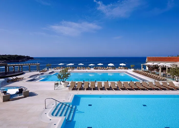 파크 플라자 베루델라 4* 풀라